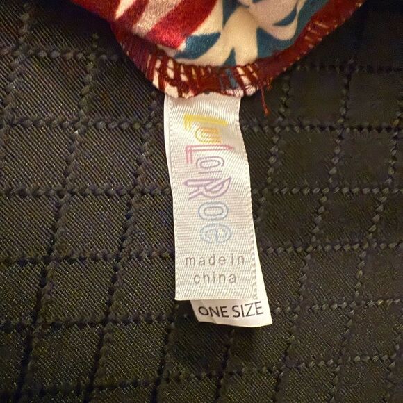 Geometric Red Leggings - Picture 3 of 4